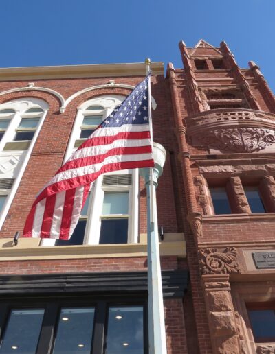 Hotel Garber, bank, flag
